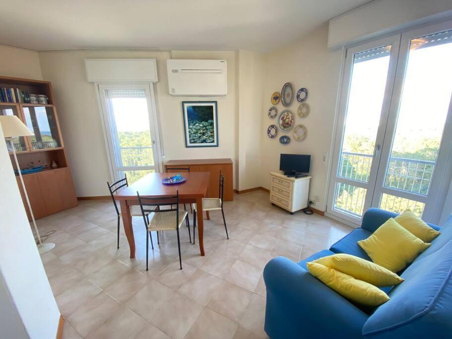Appartamento Con Vista Panoramica E Piscina 利尼亚诺萨比亚多罗 外观 照片
