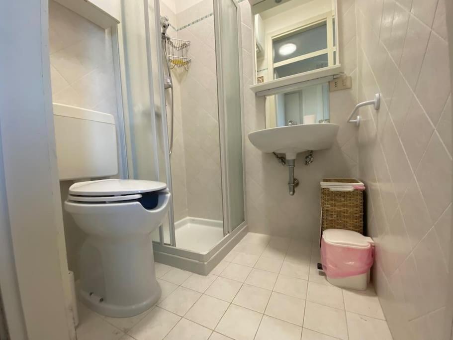 Appartamento Con Vista Panoramica E Piscina 利尼亚诺萨比亚多罗 外观 照片